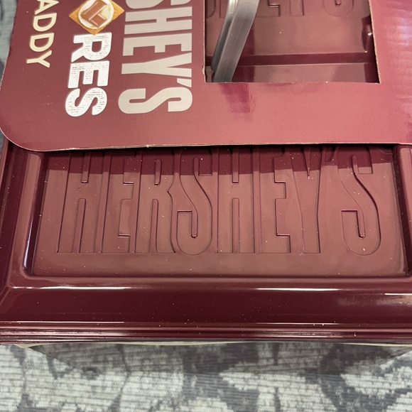 HERSHEY’S S’mores Chocolate Carrying Camping Caddy - Picture 5 of 11